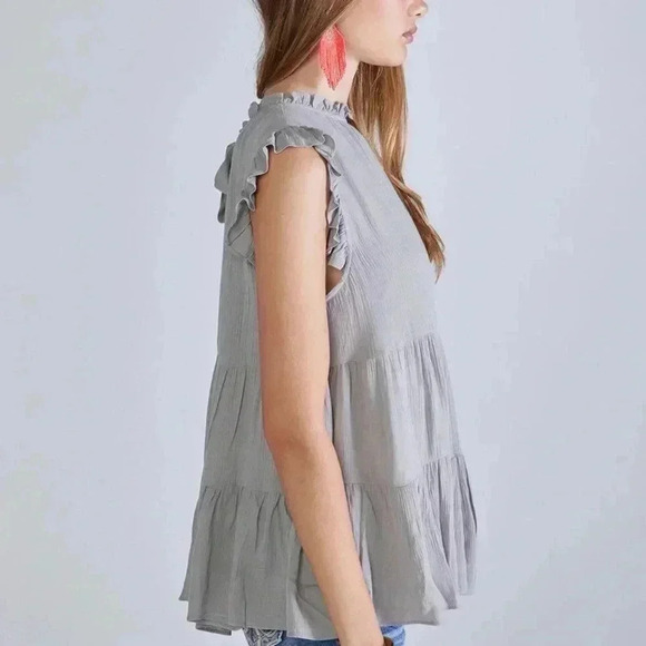 MISS ME TIERED SLEEVELESS GRAY RUFFLE TOP SIZE SMALL - Picture 7 of 8